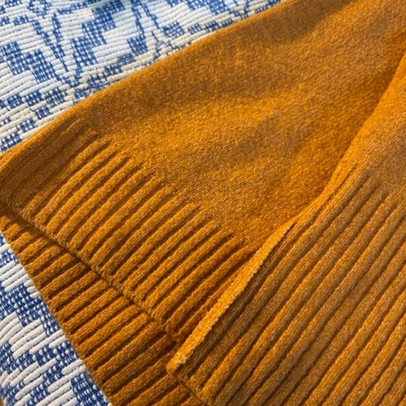 Echo Verde "Dogwalker" sweater (OS) - Picture 4 of 5